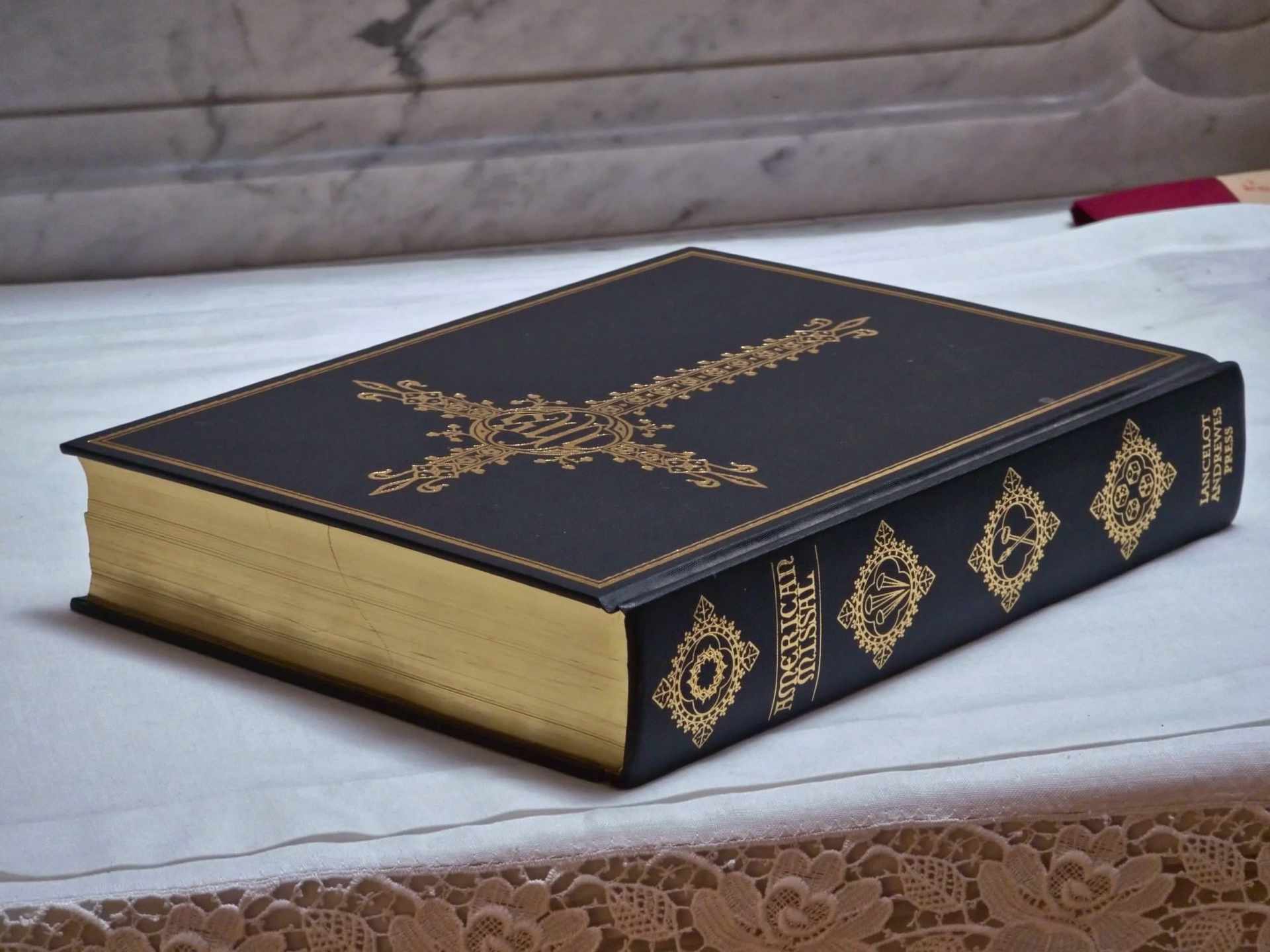 盎格魯公教會《彌撒經書》的神學與實踐