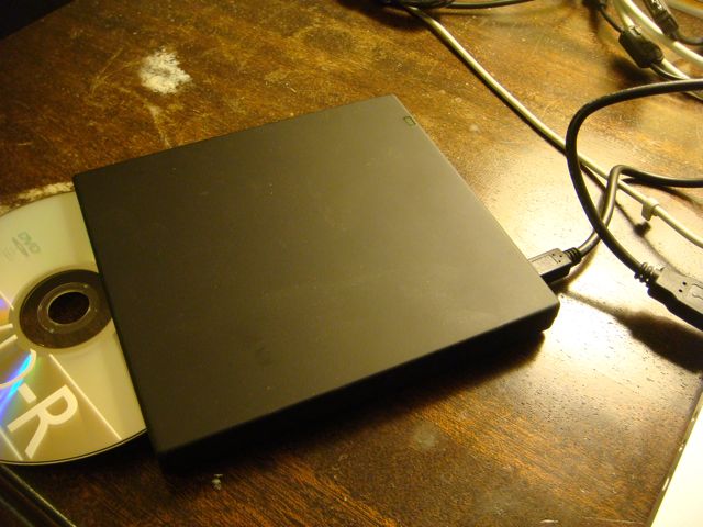 MCE OptiBay 附带的 USB 光驱盒子（安装好后）