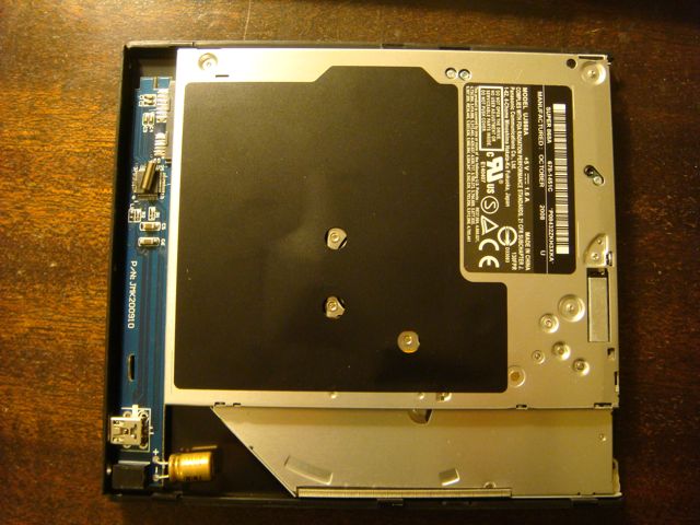 随 MCE OptiBay 赠送的 USB 光驱盒子