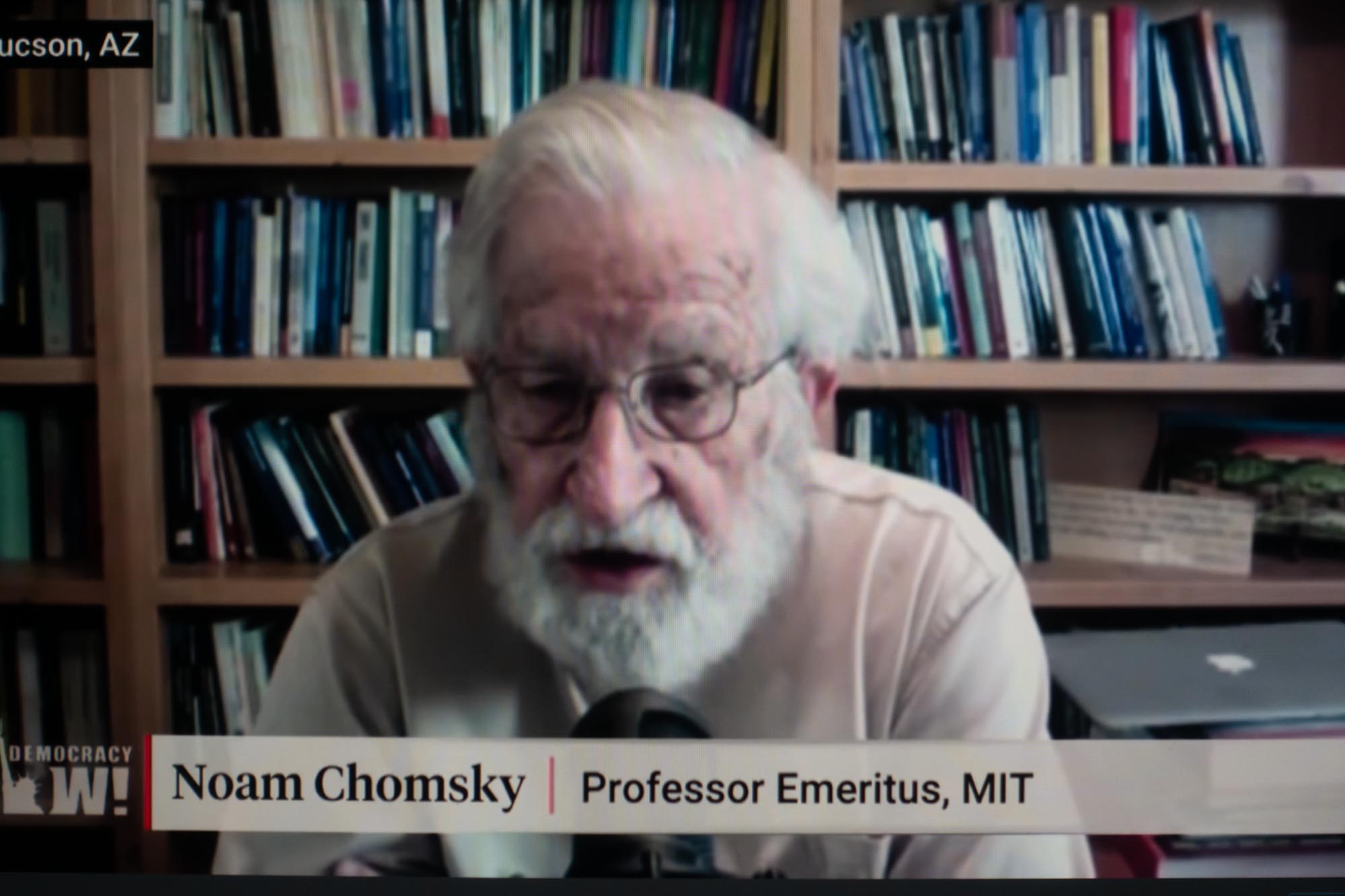 2020.6.2 屏幕上92岁高龄的乔姆斯基。