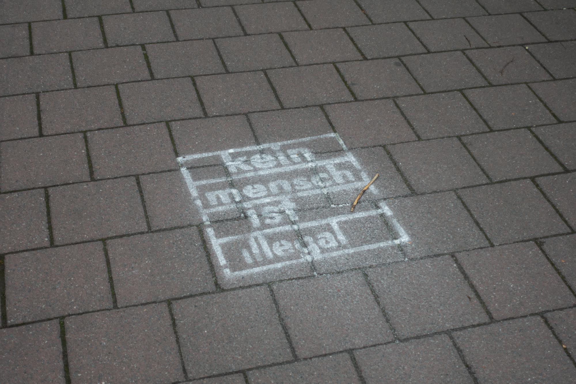 2020.5.23 Erlangen 步行街，“没有人是非法的”。