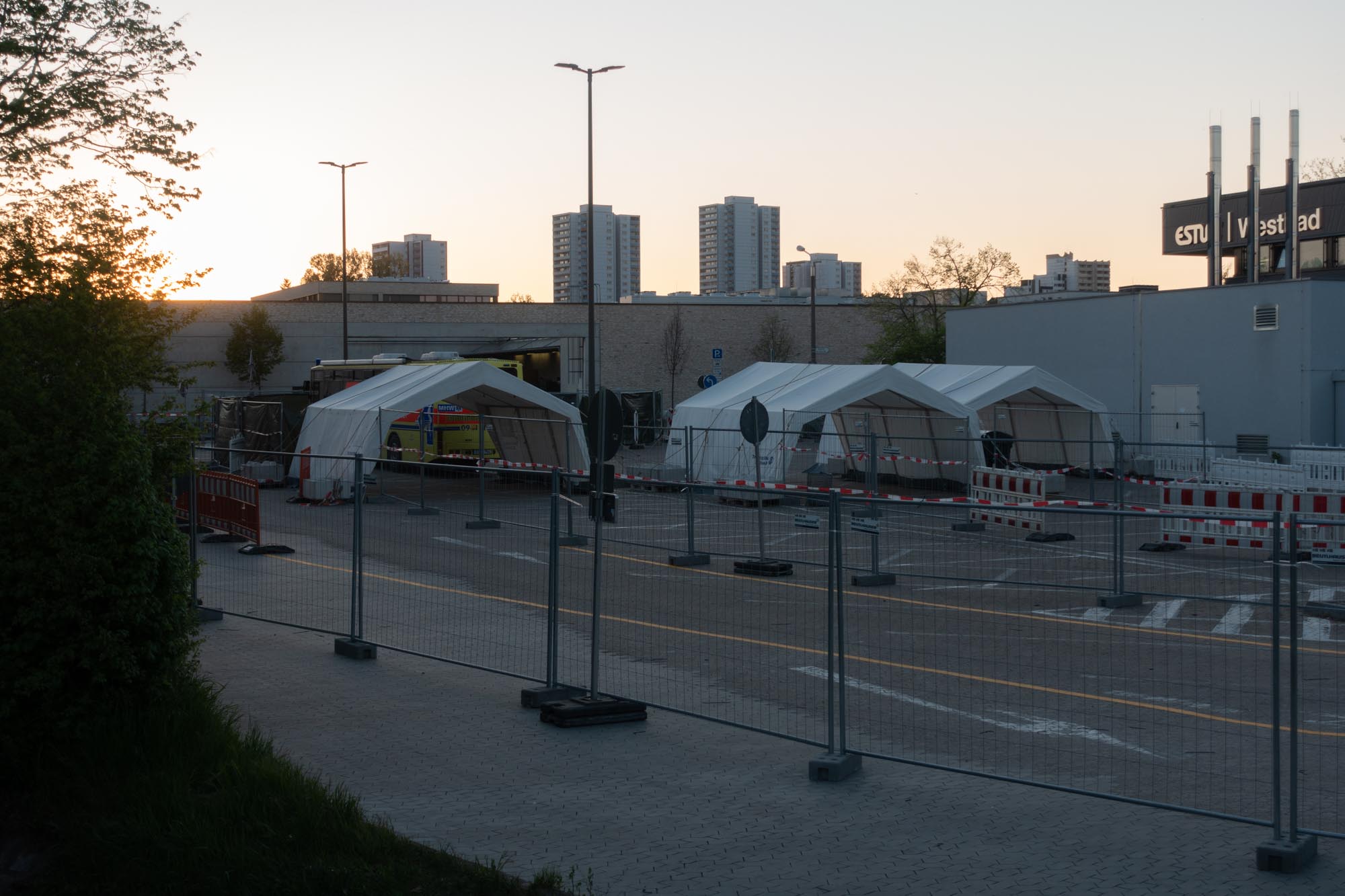 2020.4.22 Erlangen，散步，行至一处病毒检测点。