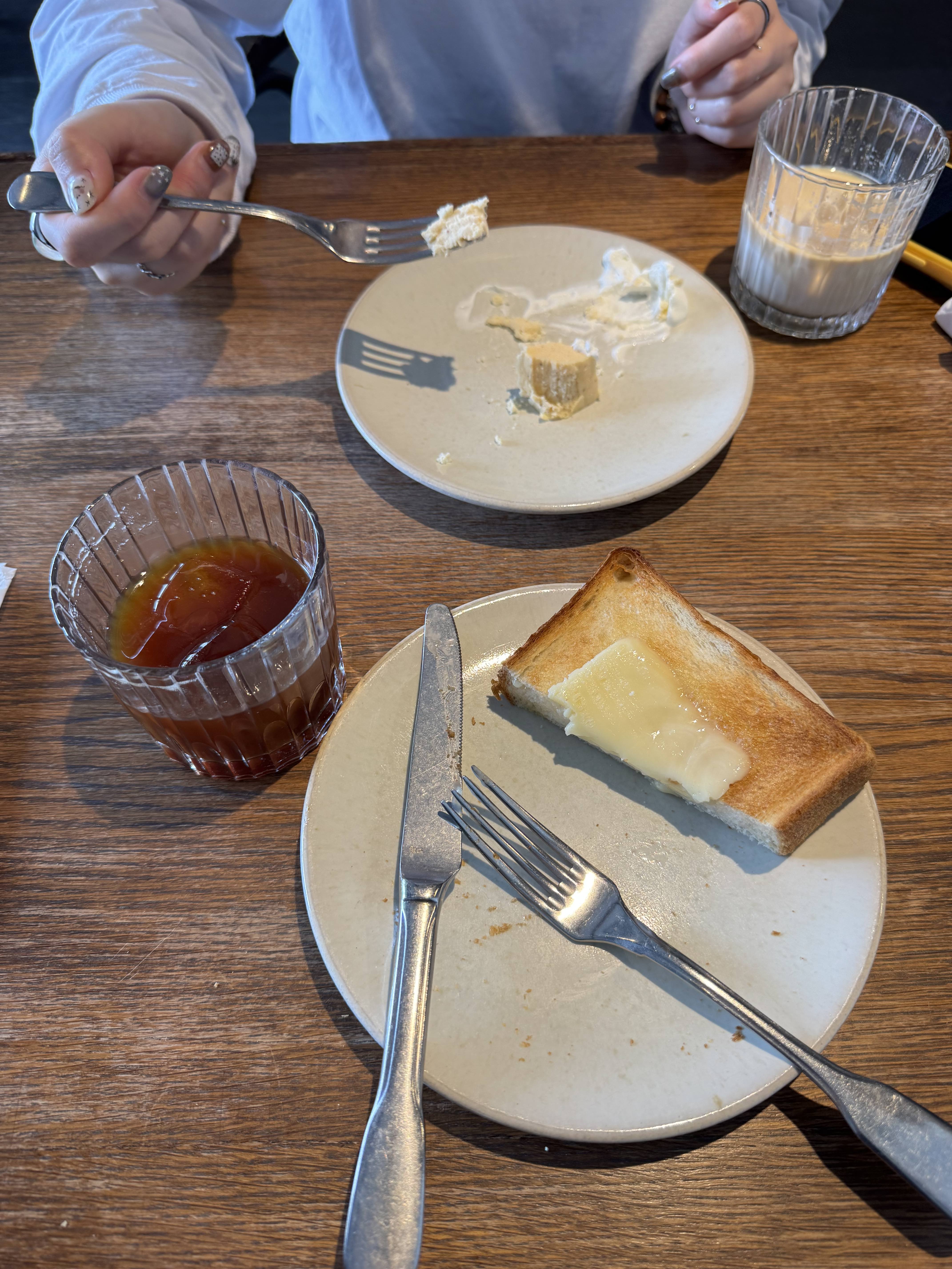 早上咖啡店点的美式极为美味