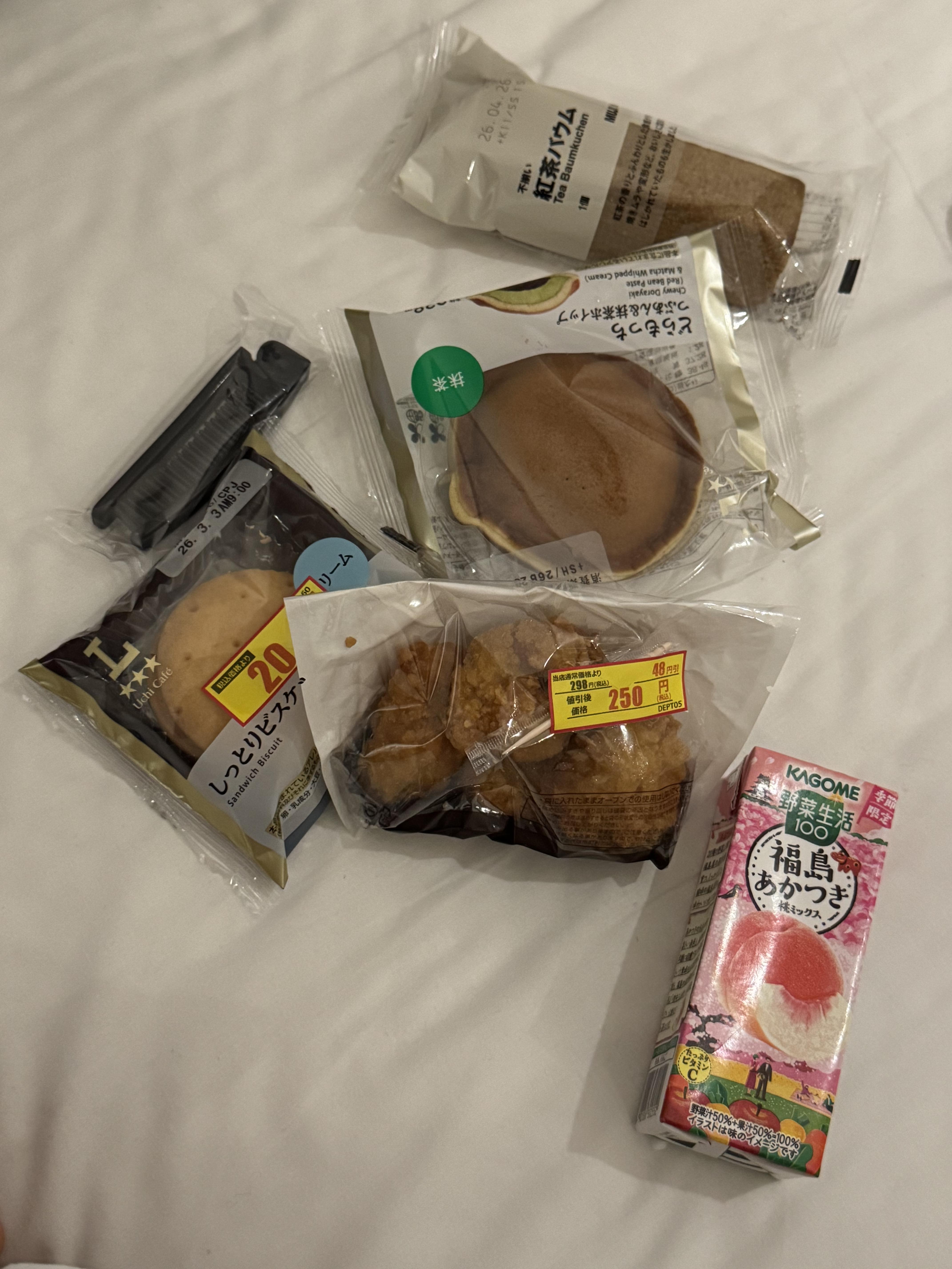 晚上去便利店买了很多小玩意儿