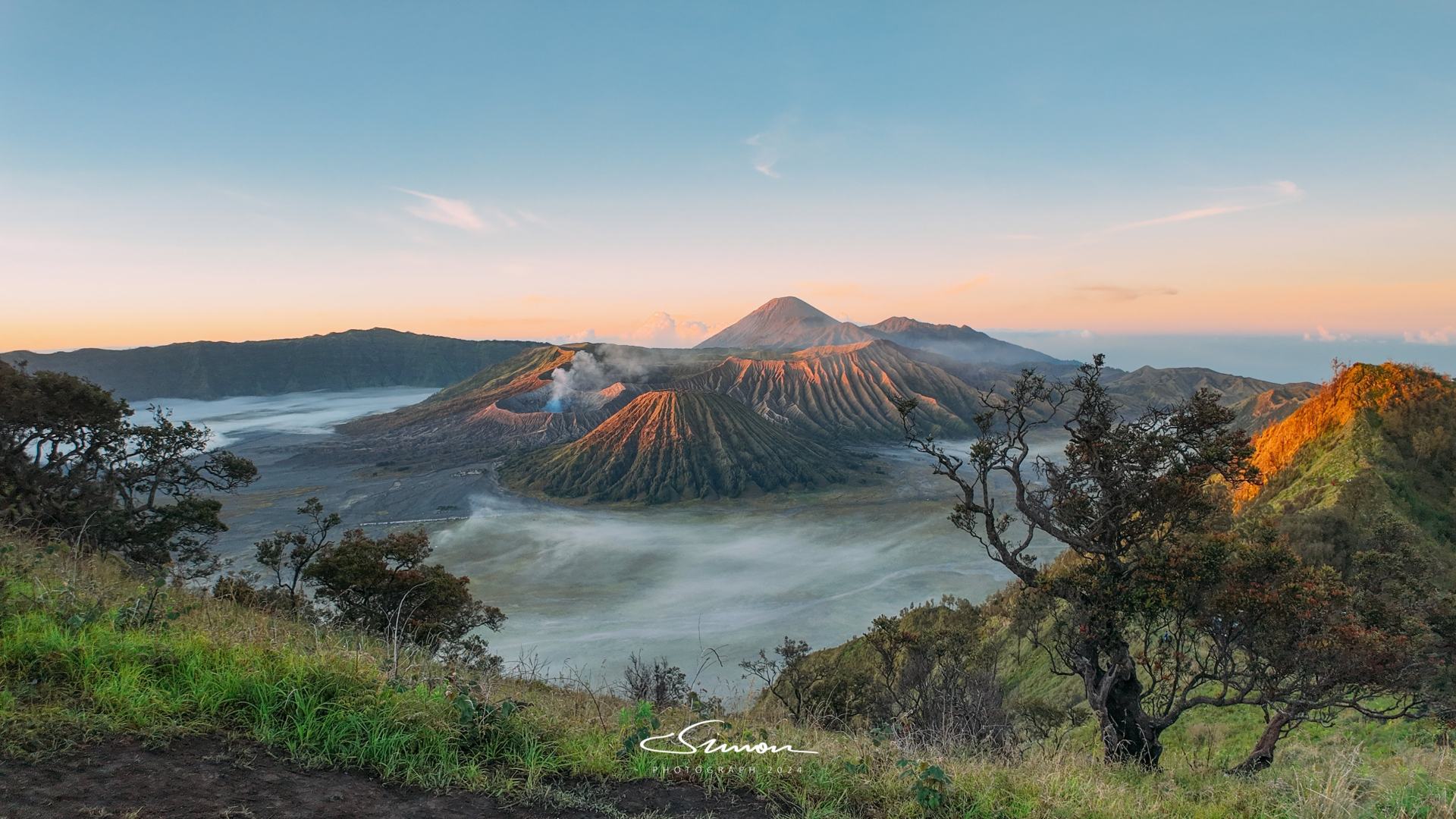 印度尼西亚：从布罗莫火山到精灵坠崖的魔幻之旅