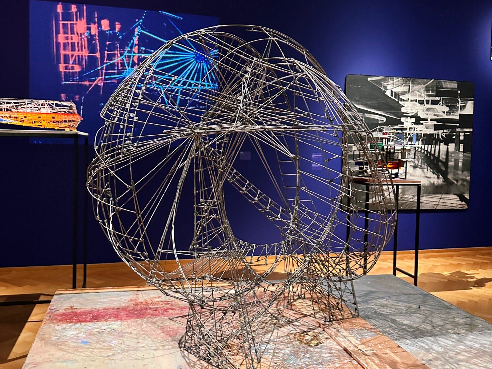 关于2025年的《周末变奏》 cover