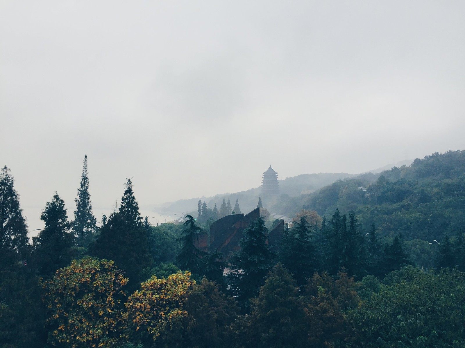 煙雨六合塔