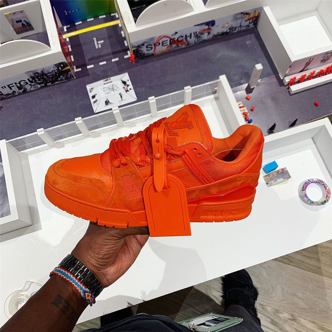 virgilabloh_59845517_2322975197960043_839086637462859327_n.jpg