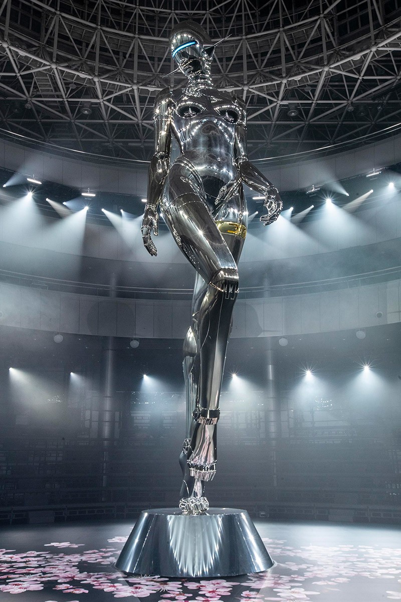 dior-statue-sorayama.jpg