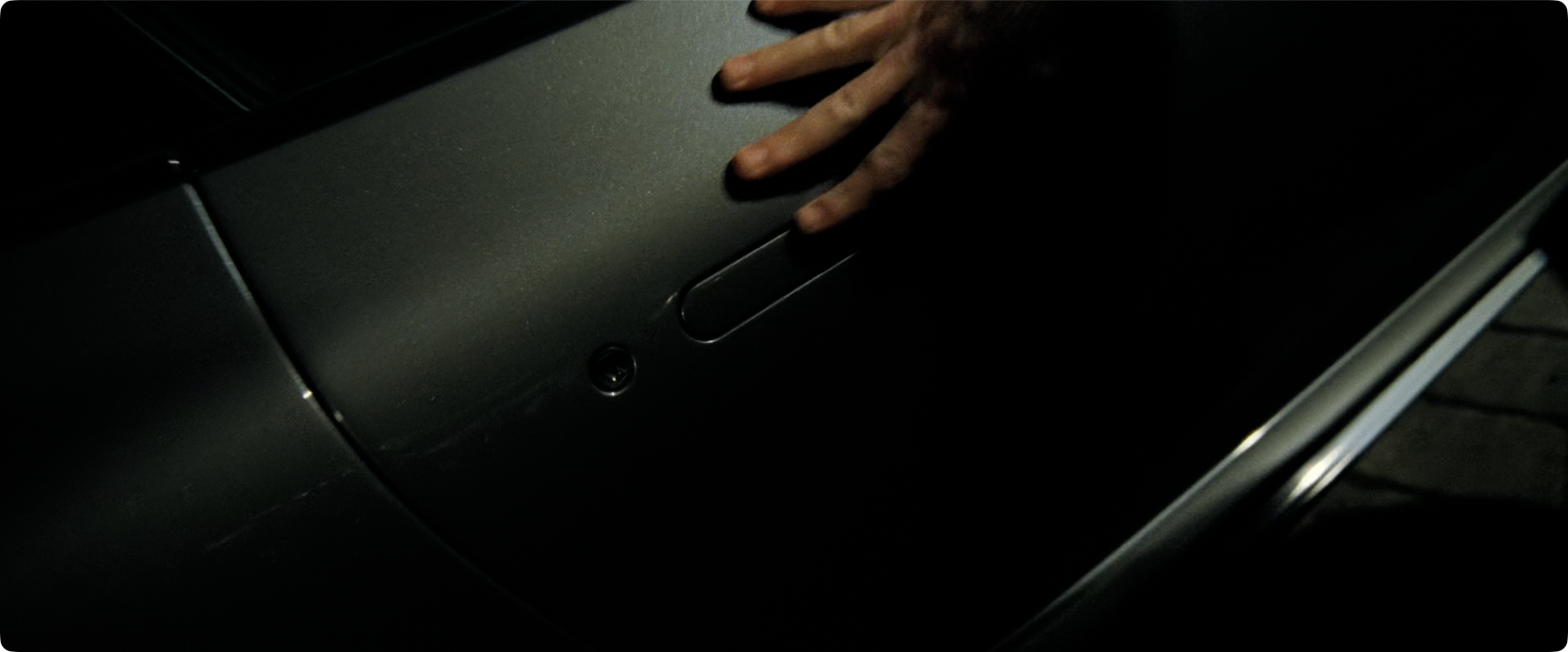 《007：大战皇家赌场》中詹姆斯·邦德的座驾门把手特写