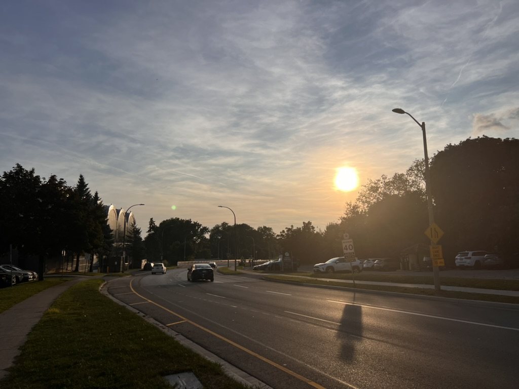 我和他坐在河边 cover